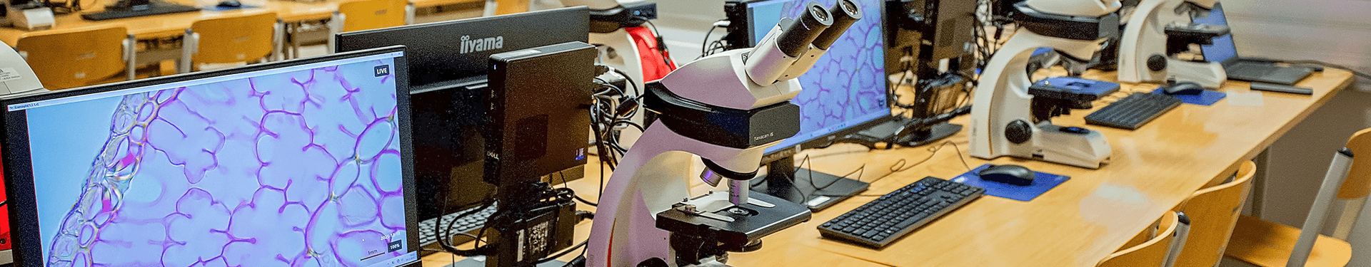 Banner image of the microscopy training lab at the Warsaw University of Life Sciences with alphadidact® Digital
